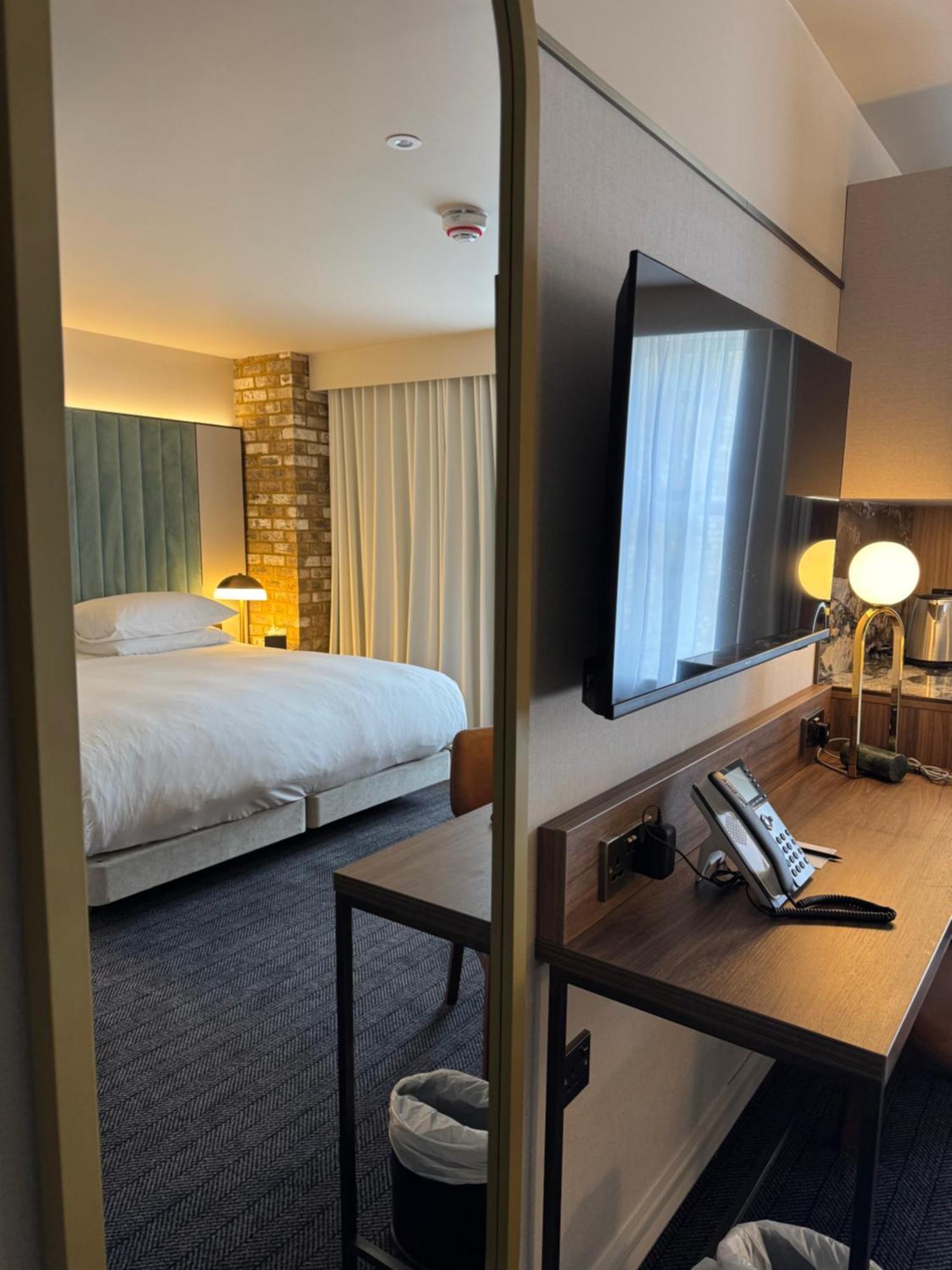 Hotel The - Putney London