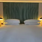 The Lodge Hotel - Putney